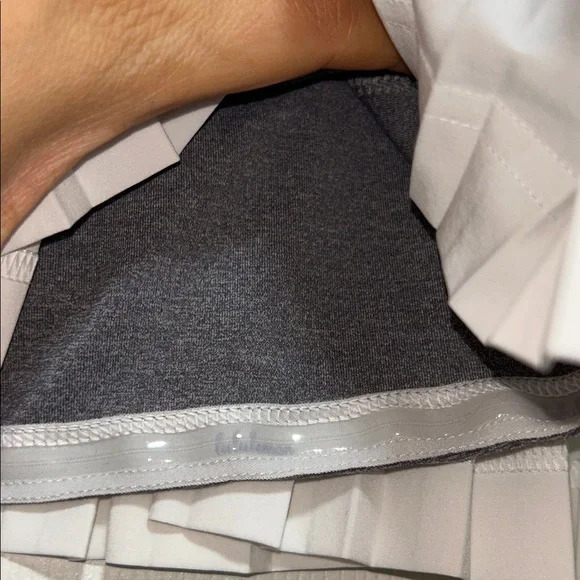 Lululemon Pleat To Street Skirt II White / Heathered Slate - Size 8 - Picture 9 of 10